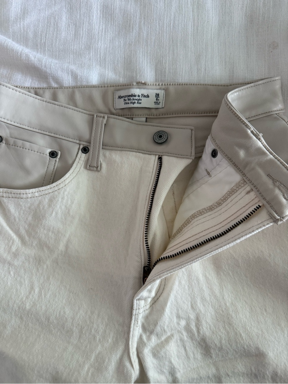 Abercrombie White 90s Straight Jeans
